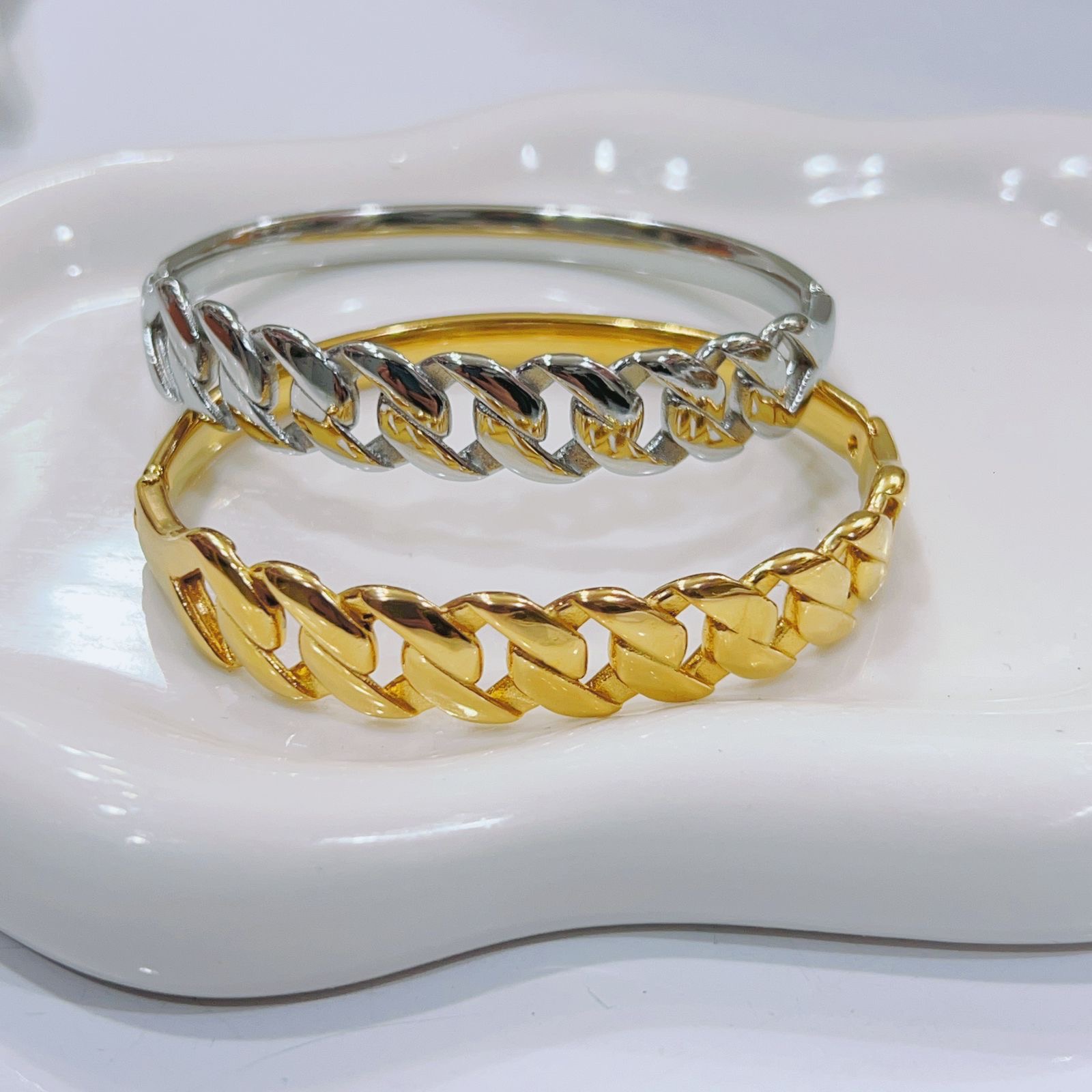 52aaeba9-488b-47c2-9d11-433160475ec3