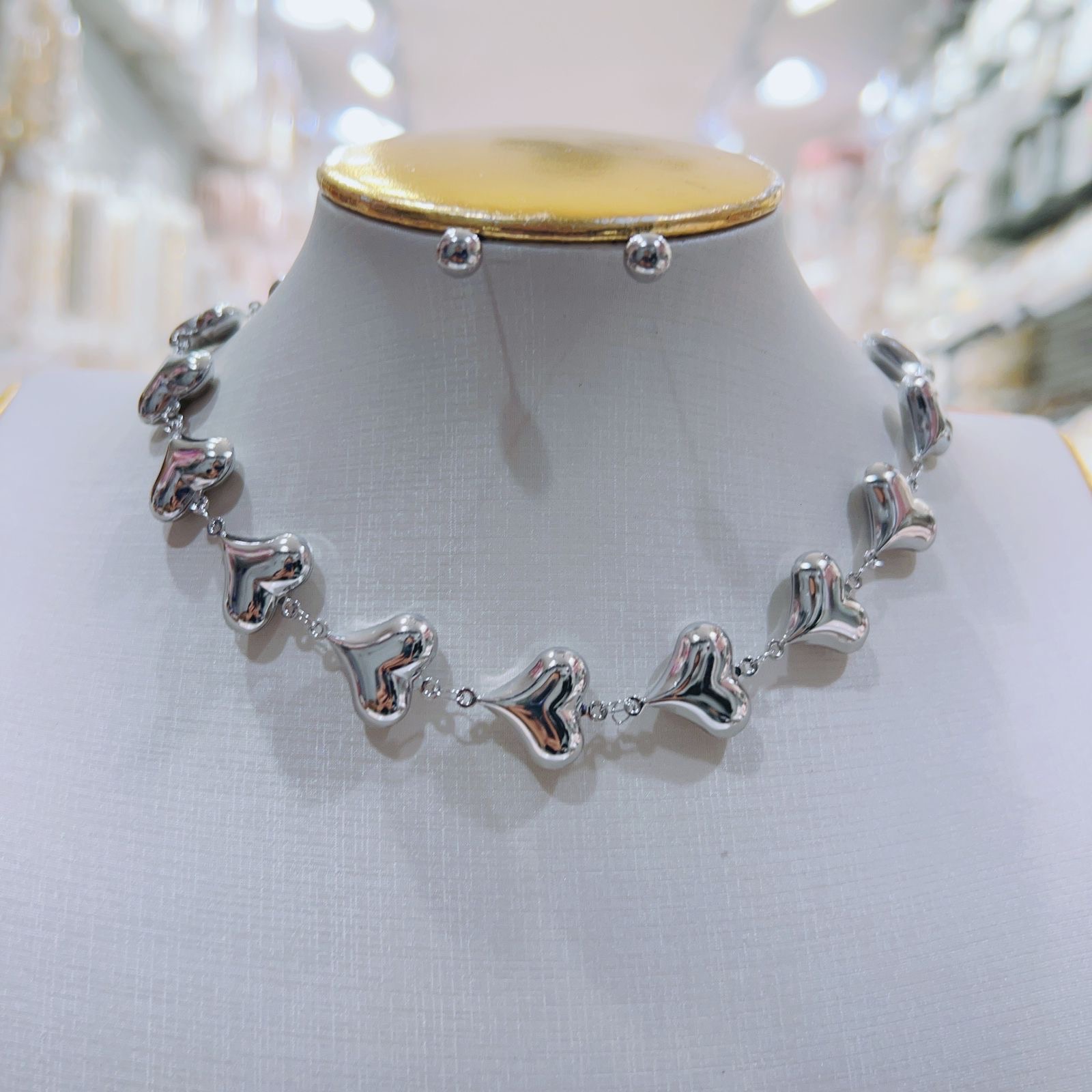 5ebb83fa-a2e3-4bf4-8a77-ea170a90b854