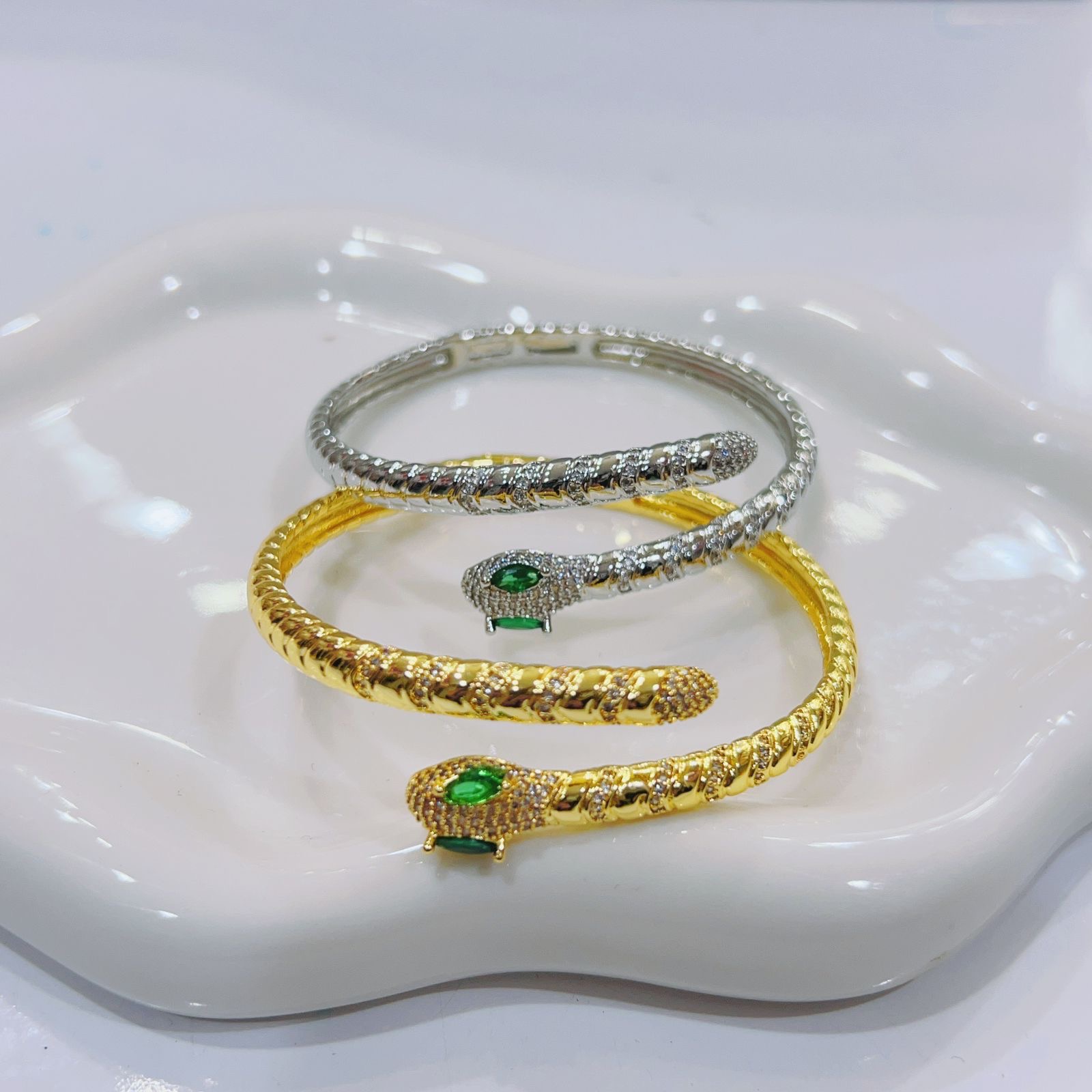 97d6a796-2f46-4fe4-bb1c-a8d1e74652b3