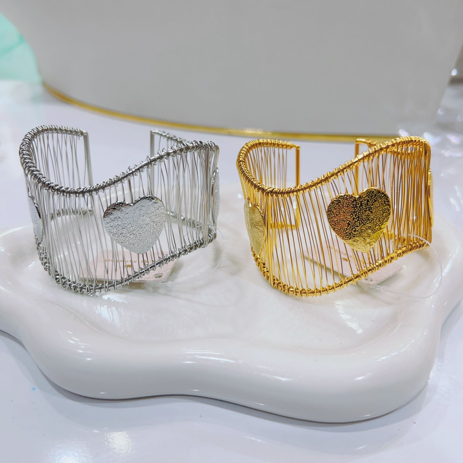 ecdbeb93-884d-4d21-8265-41f4b29e7b9b