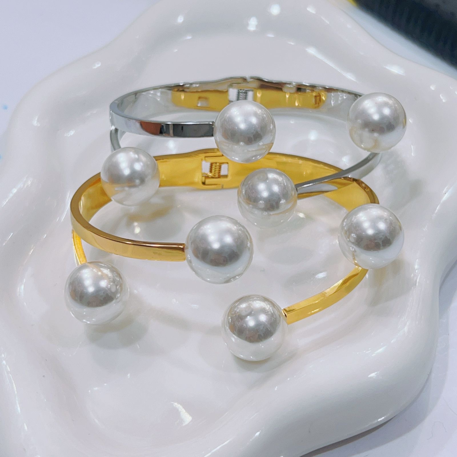 ef9bae03-2cb1-47d2-84f7-21e44381d79b