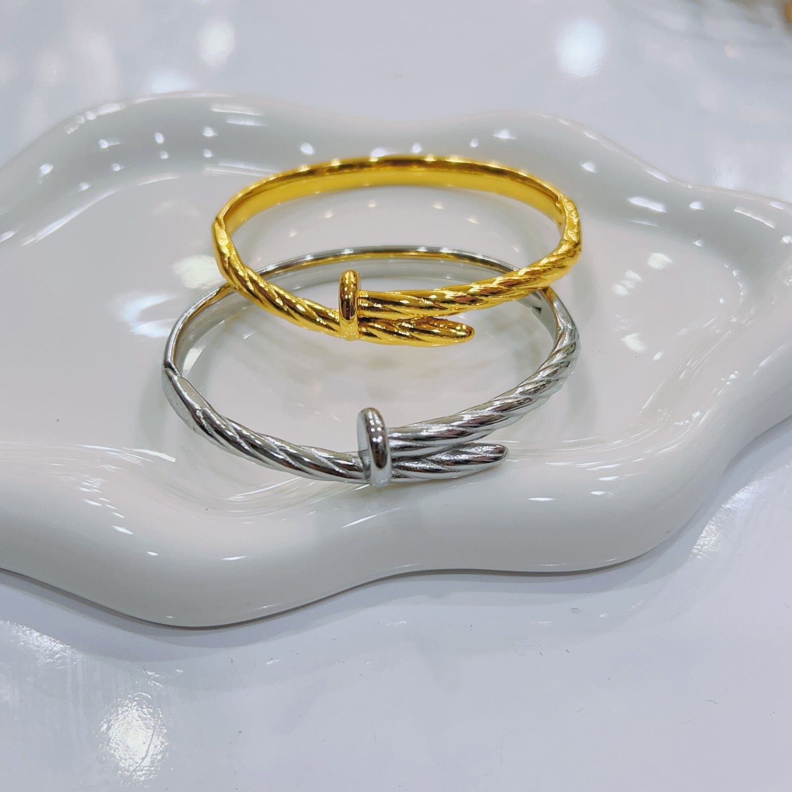 e4f273c6-8708-4373-995a-cd8d750e84c1