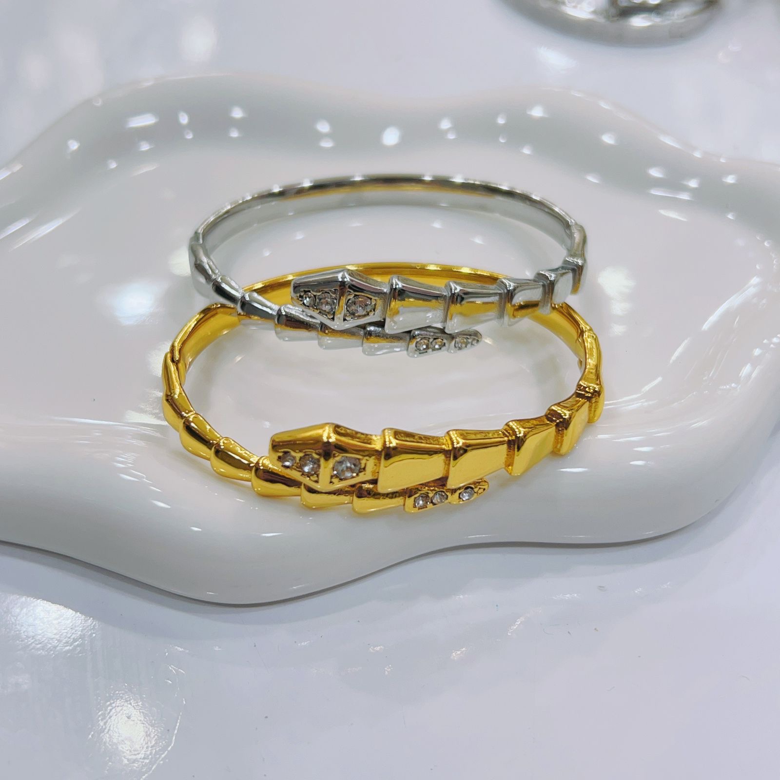 ef95f384-7782-4854-a988-455b3242e91b