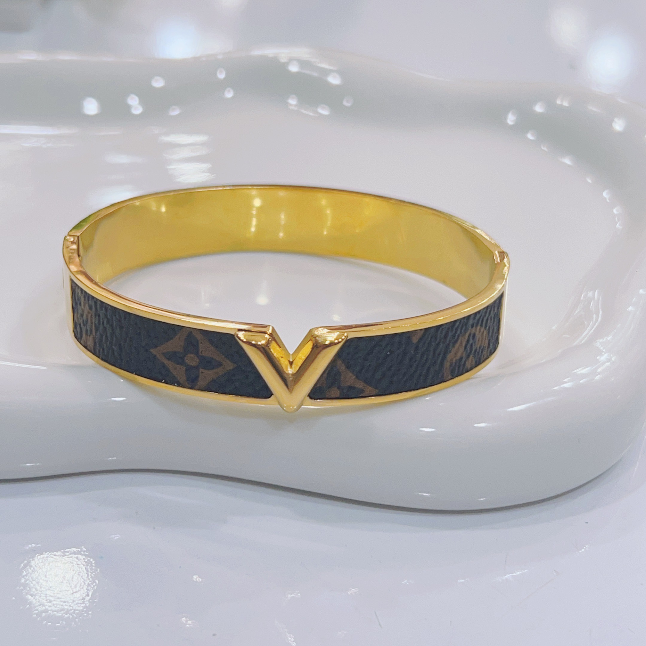 BD5BE197-2F43-4DB5-B657-C111DF01336C