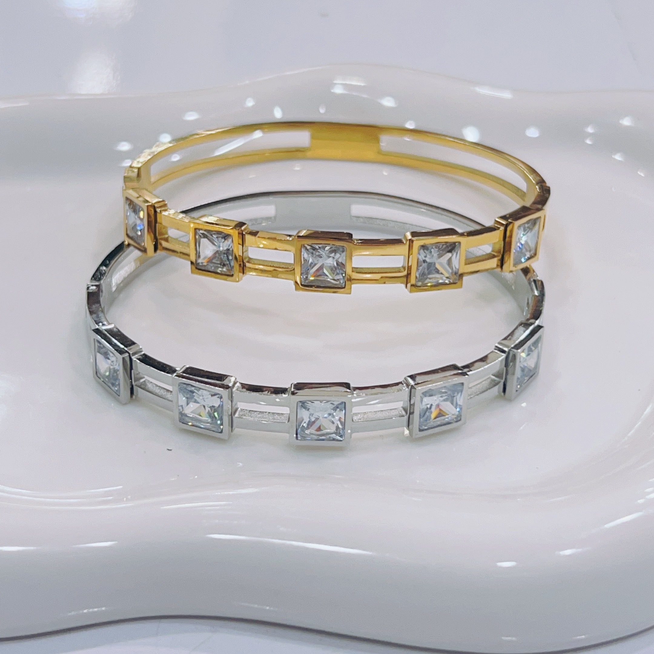 C4ABCDCD-FA17-4345-AADB-D9D2CDDE45DA